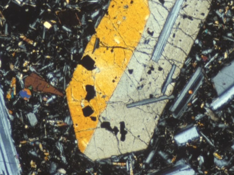 Les lames minces de roches - Structures et minéraux des roches - 7mn 41s